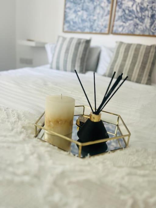 Modern 2 Bed Apartment With Free Parking And Netflix Dawley ภายนอก รูปภาพ
